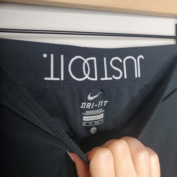 Nike Dri-Fit Black Capri Compression Leggings Women's Size Extra Small - Picture 8 of 14